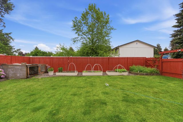 26821 E Eastland Ave, Newman Lake, WA 99025