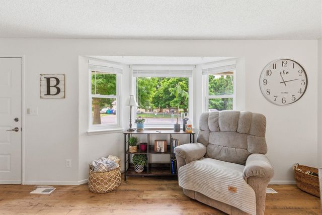 26821 E Eastland Ave, Newman Lake, WA 99025
