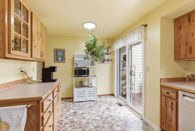 26821 E Eastland Ave, Newman Lake, WA 99025