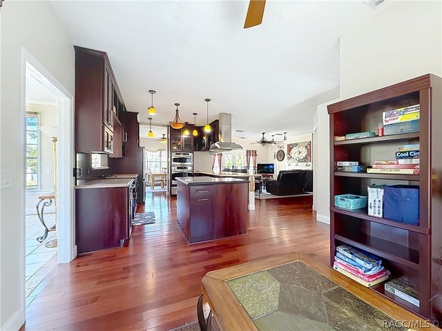 980 N Gardenview Terrace, Crystal River, FL 34429