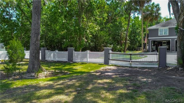 980 N Gardenview Terrace, Crystal River, FL 34429