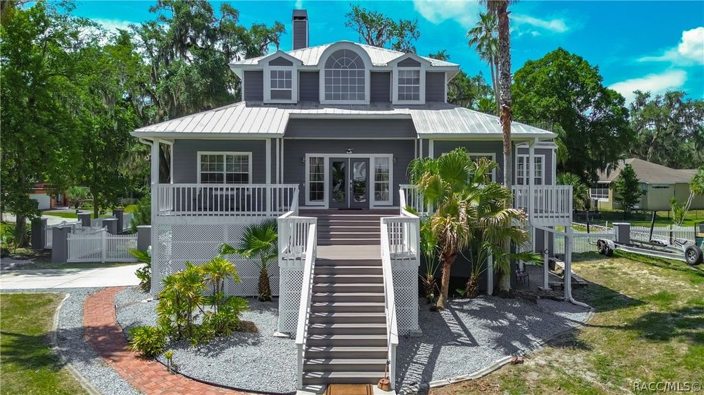 980 N Gardenview Terrace, Crystal River, FL 34429