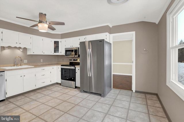 3803 BELLOWS DR, Camp Hill, PA 17011