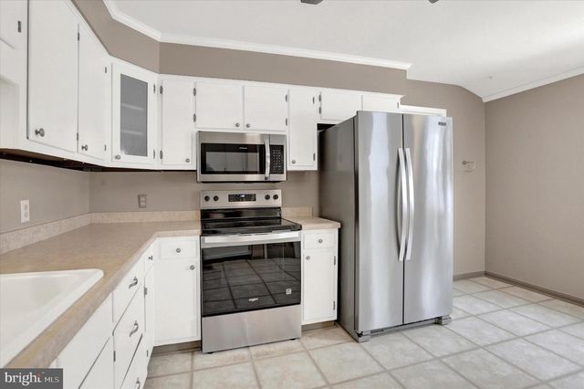 3803 BELLOWS DR, Camp Hill, PA 17011