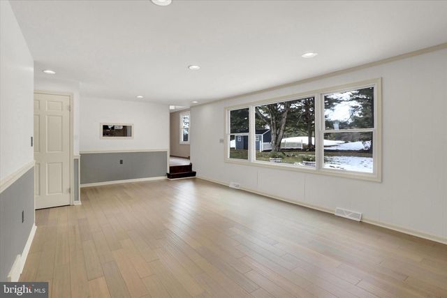 3803 BELLOWS DR, Camp Hill, PA 17011