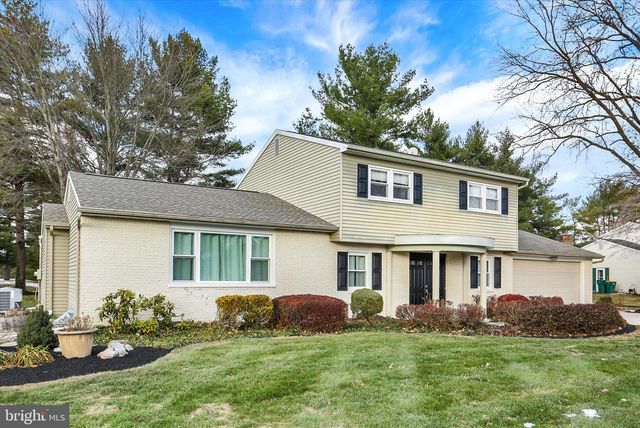 3803 BELLOWS DR, Camp Hill, PA 17011