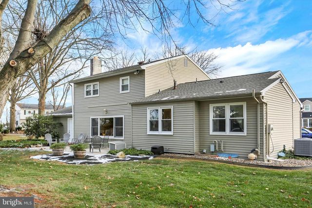 3803 BELLOWS DR, Camp Hill, PA 17011