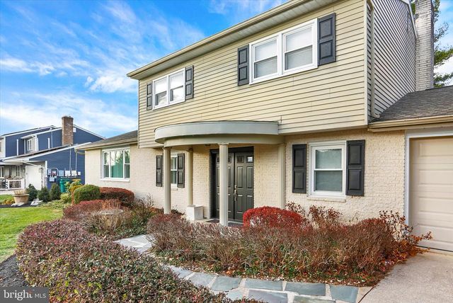 3803 BELLOWS DR, Camp Hill, PA 17011