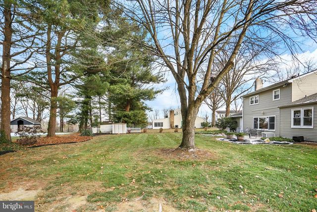 3803 BELLOWS DR, Camp Hill, PA 17011