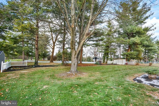 3803 BELLOWS DR, Camp Hill, PA 17011