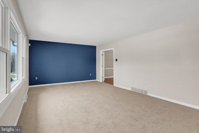 3803 BELLOWS DR, Camp Hill, PA 17011