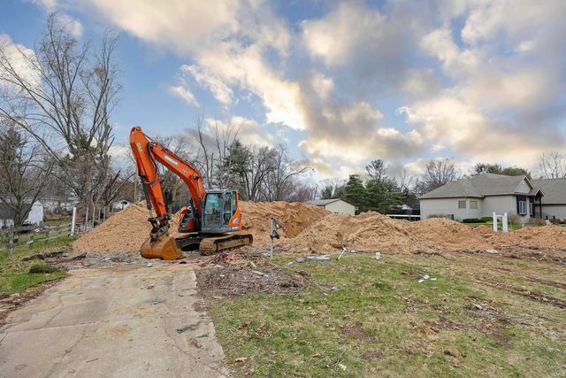 13733 Brick Road, Granger, IN 46530