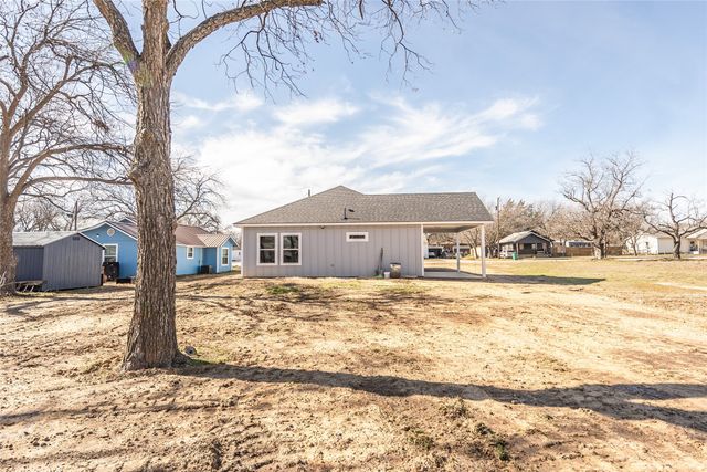 307 Bonham Street, Nocona, TX 76255