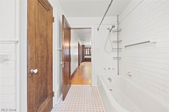 6950 Arlington Street, Brecksville, OH 44141