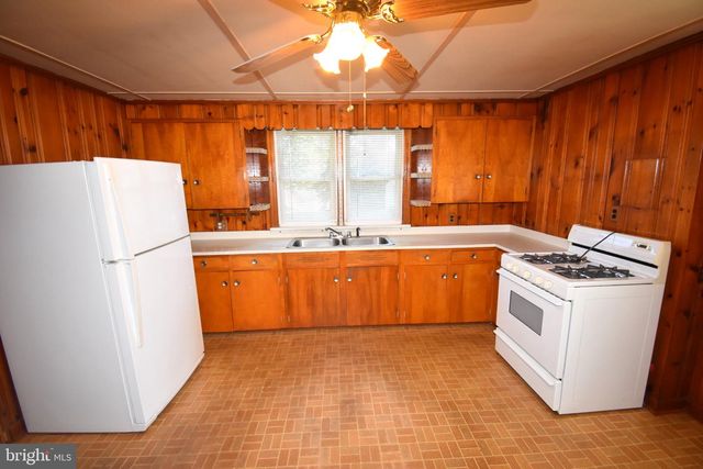 1307 HIGH ST, Burlington, NJ 08016
