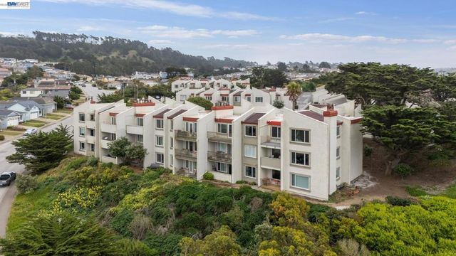 5003 Palmetto Ave 83, Pacifica, CA 94044