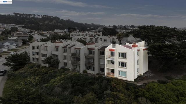 5003 Palmetto Ave 83, Pacifica, CA 94044