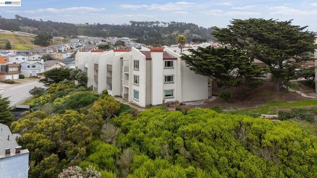5003 Palmetto Ave 83, Pacifica, CA 94044