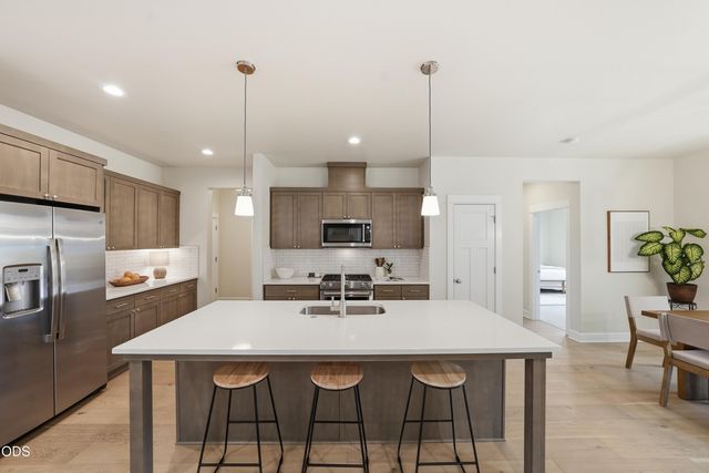 20042 SW Sunny Way, Bend, OR 97702