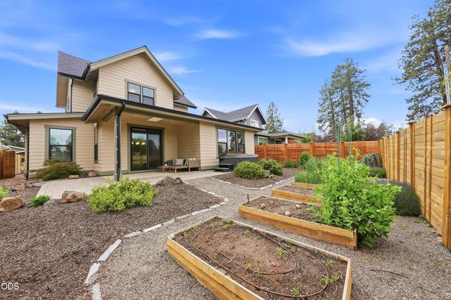 20042 SW Sunny Way, Bend, OR 97702