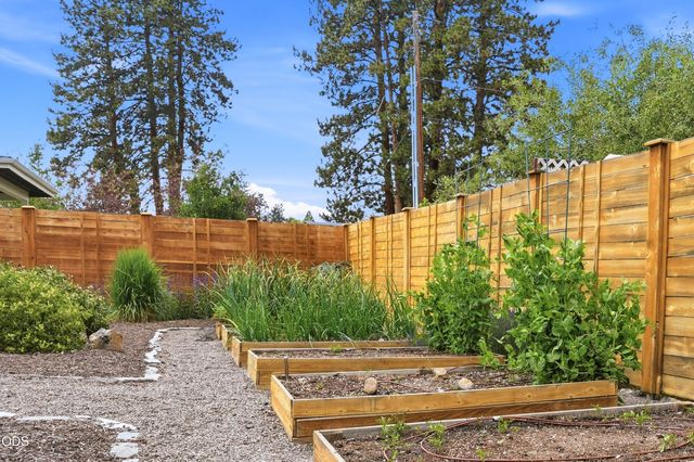 20042 SW Sunny Way, Bend, OR 97702