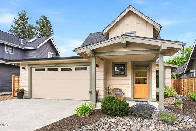 20042 SW Sunny Way, Bend, OR 97702