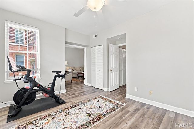 5885 Nina Place 2E, St Louis, MO 63112