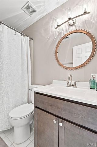 5885 Nina Place 2E, St Louis, MO 63112