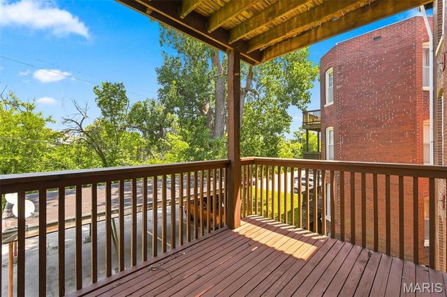 5885 Nina Place 2E, St Louis, MO 63112