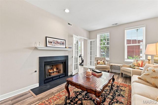 5885 Nina Place 2E, St Louis, MO 63112