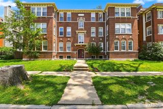 5885 Nina Place 2E, St Louis, MO 63112