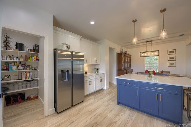 806 34th St, Hondo, TX 78861
