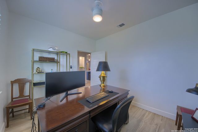 806 34th St, Hondo, TX 78861