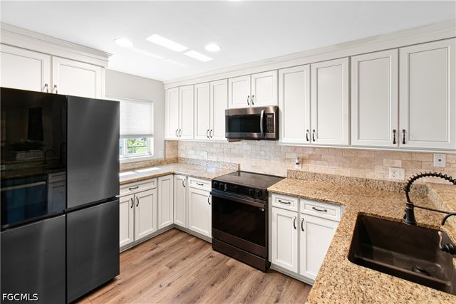 1215 SW 31st TER, Cape Coral, FL 33914
