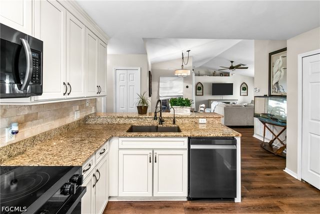 1215 SW 31st TER, Cape Coral, FL 33914