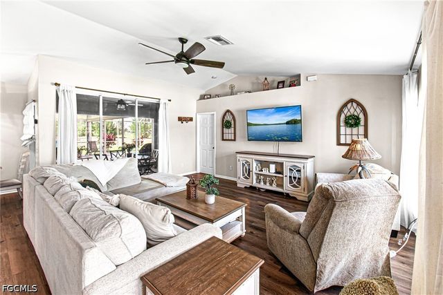 1215 SW 31st TER, Cape Coral, FL 33914