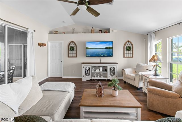 1215 SW 31st TER, Cape Coral, FL 33914