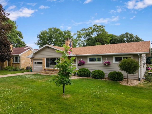 260 Holly Court, Prairie Du Sac, WI 53578