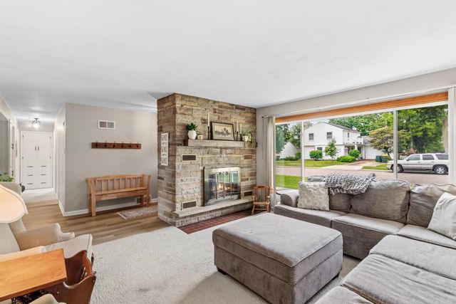 260 Holly Court, Prairie Du Sac, WI 53578