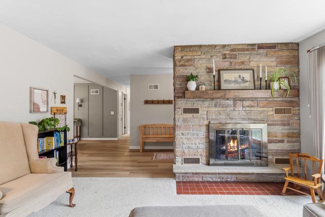 260 Holly Court, Prairie Du Sac, WI 53578