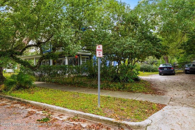 117 S Brooksville Avenue, Brooksville, FL 34601