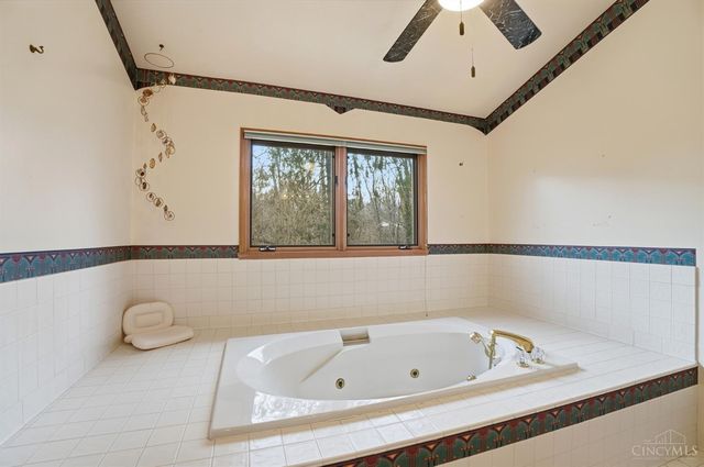 575 Miami Bluff Court, Miami Twp, OH 45140