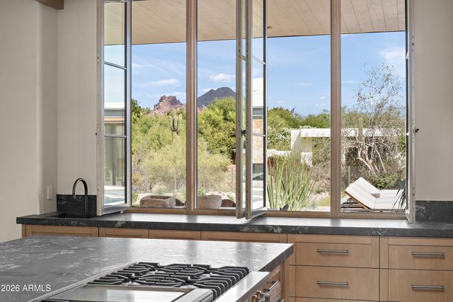 5709 N HARDING Drive, Paradise Valley, AZ 85253