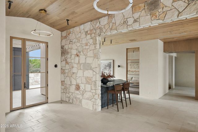 5709 N HARDING Drive, Paradise Valley, AZ 85253