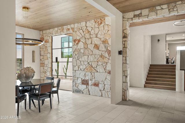 5709 N HARDING Drive, Paradise Valley, AZ 85253