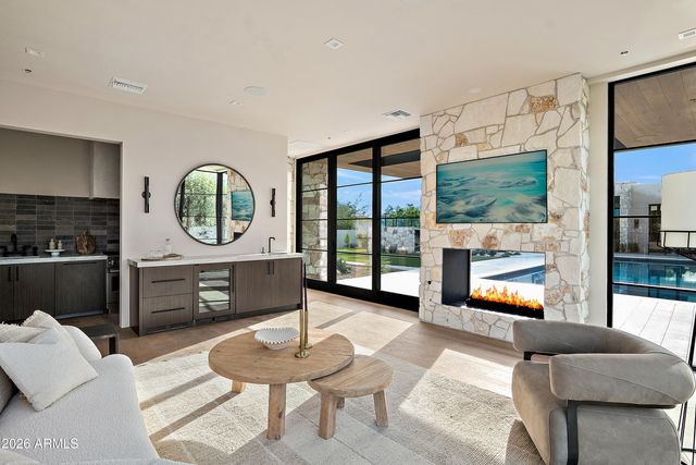 5709 N HARDING Drive, Paradise Valley, AZ 85253