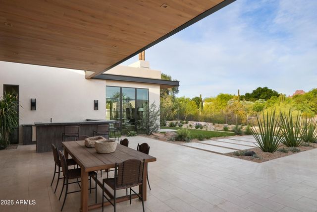 5709 N HARDING Drive, Paradise Valley, AZ 85253