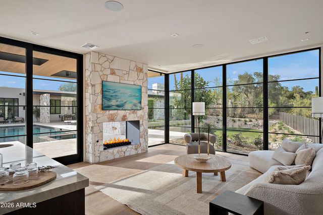 5709 N HARDING Drive, Paradise Valley, AZ 85253