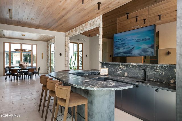 5709 N HARDING Drive, Paradise Valley, AZ 85253
