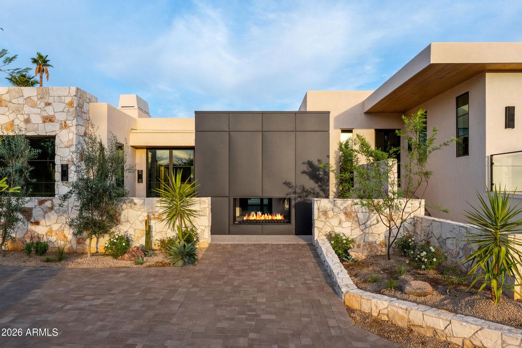 5709 N HARDING Drive, Paradise Valley, AZ 85253 — photo 2